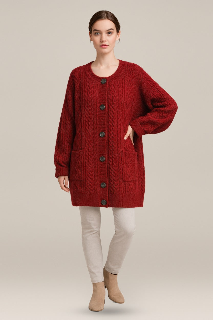 Kabelgebreid Vest Dames met Knopen – Oversized Cardigan — Rhona in Rood – vooraanzicht