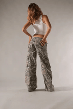 Wijdvallende Camo Cargo Broek met Vintage Wash Dames | Stoer | Bethanny