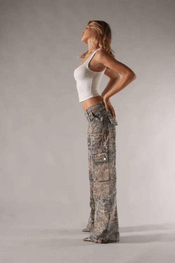 Wijdvallende Camo Cargo Broek met Vintage Wash Dames | Stoer | Bethanny
