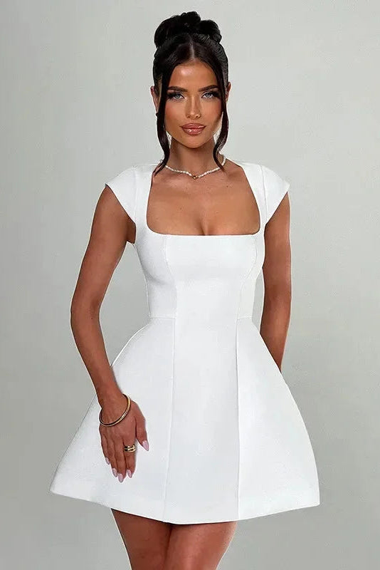 Witte Mini Jurk met Vierkante Hals Dames | Figuurvolgend Ivara