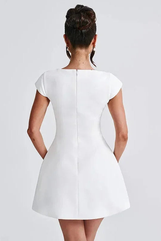 Witte Mini Jurk met Vierkante Hals Dames | Figuurvolgend Ivara