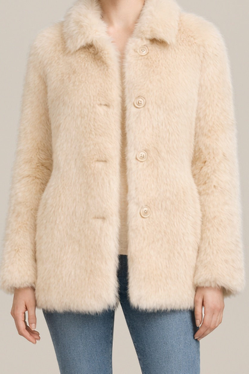Imitatiebont Jas Dames met Opstaande Kraag – Korte Winterjas — Zenaida in Crème – close-up