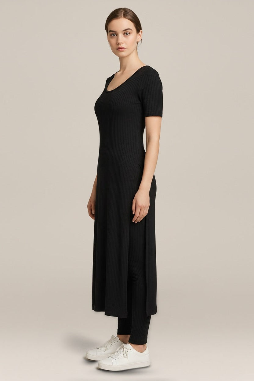 Driedelige Gebreide Set Dames – Lang Vest, Top en Broek in zwart – zijaanzicht