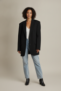 Oversized Blazer met Brede Schouders — Carissa – Zwart – vooraanzicht