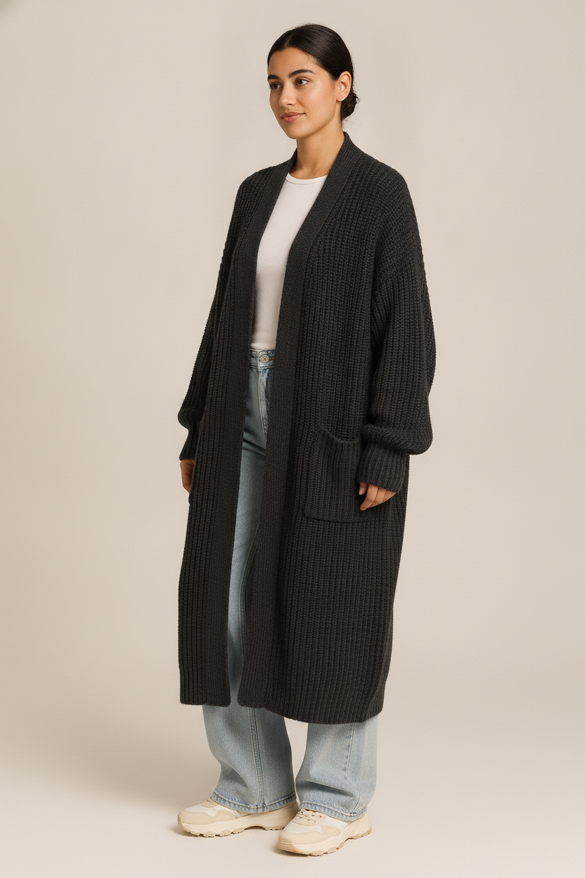 Lang Vest Dames met Zakken – Grofgebreide Cardigan — Ilvy – Zwart – vooraanzicht